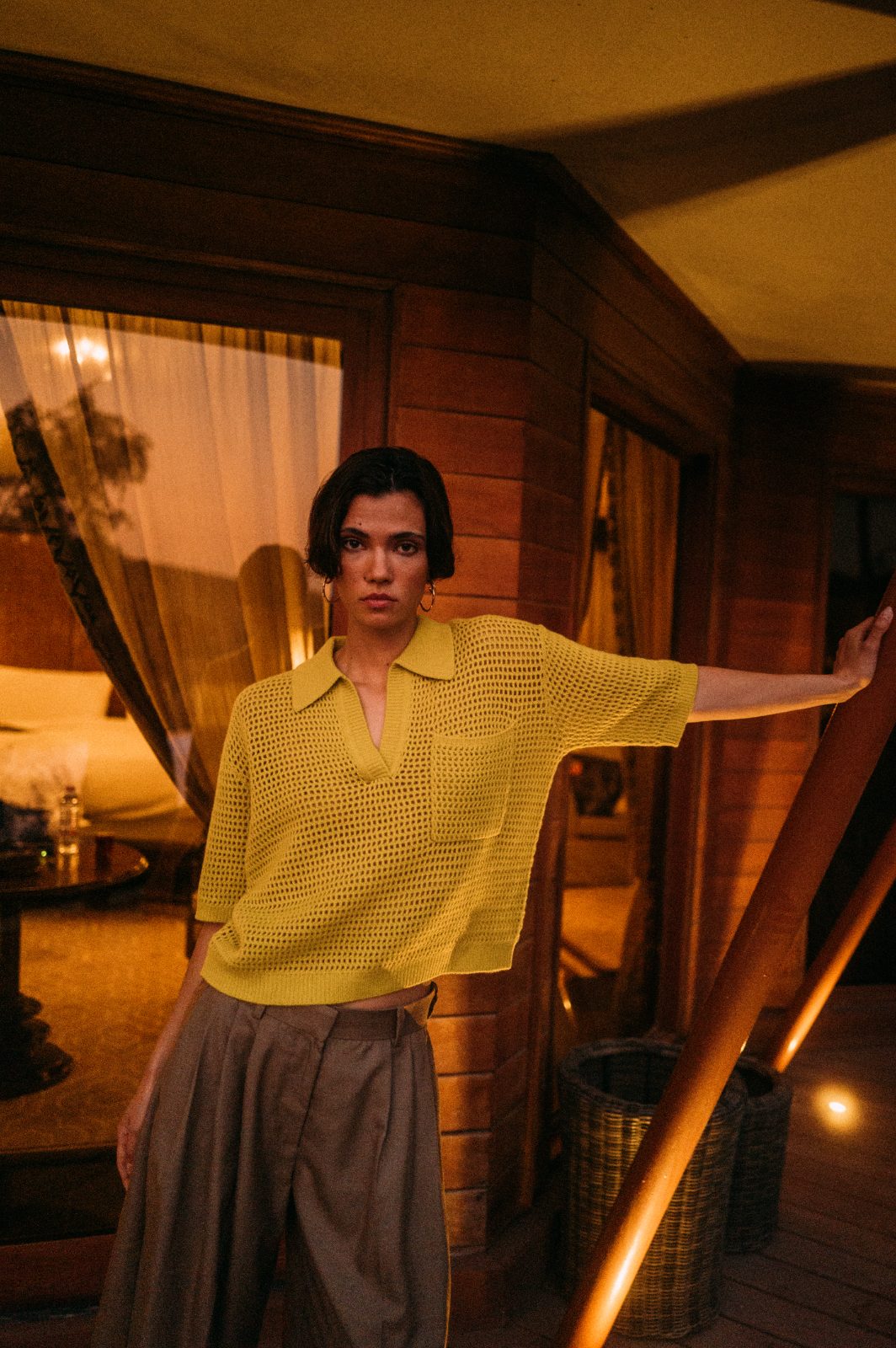 Open-knit polo in the warm interior